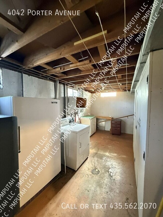 Building Photo - 4042 Porter Ave