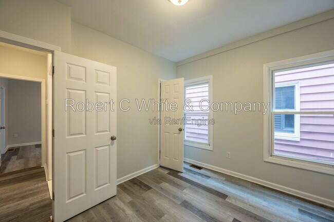 Building Photo - 687 Winchester Ave