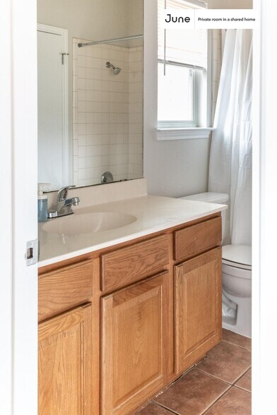 Building Photo - Room in Shared 5 bed/2 bath home