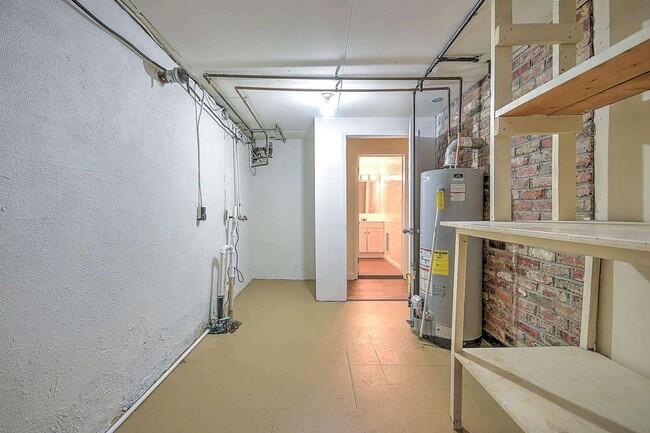 Building Photo - Renovated 3–4 Bedroom Home for Rent | 2,700+ Sq Ft | Bristol TN