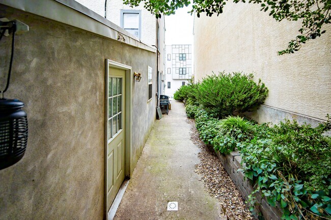 Building Photo - 112 Dawson St