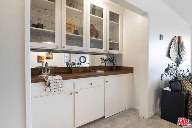 Building Photo - 8701 Delgany Ave