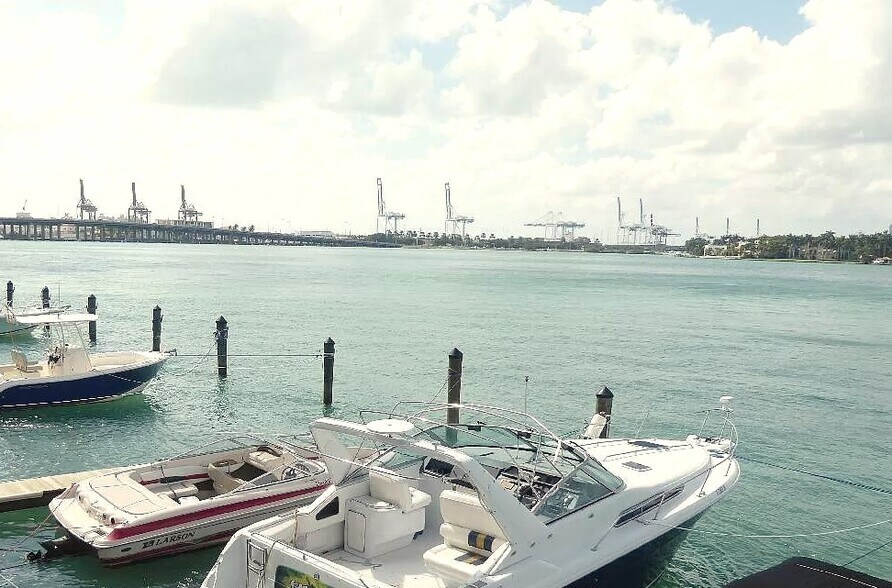 Boat dock - 800 West Ave