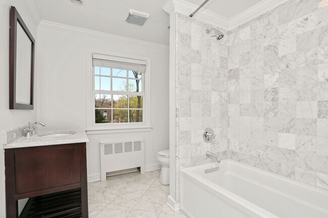 Building Photo - 29 Verona Dr