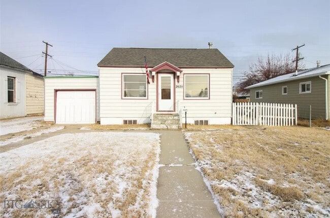 Primary Photo - 2025 Grand Ave