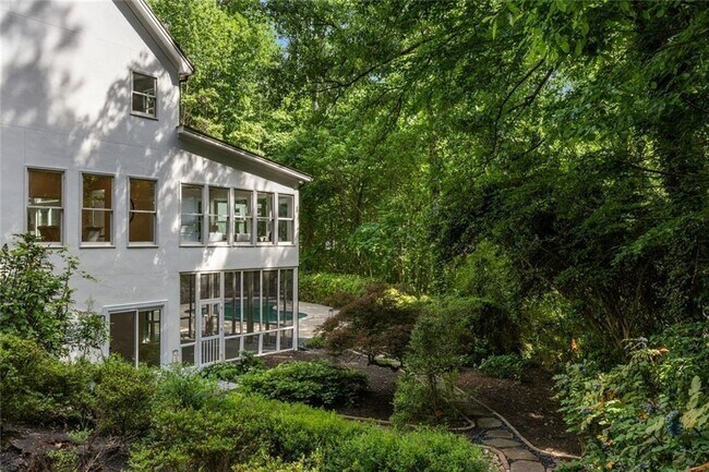 Building Photo - 1260 Heards Ferry Rd NW