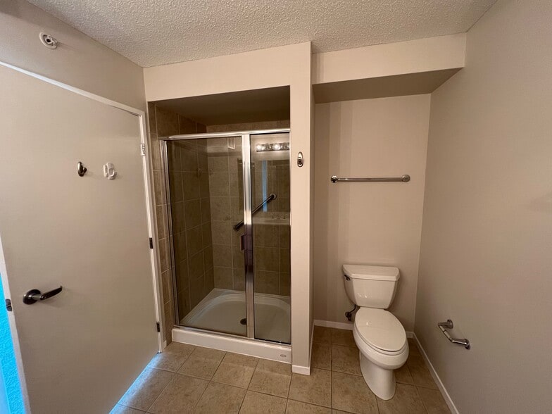 Building Photo - 9715 Woods Dr