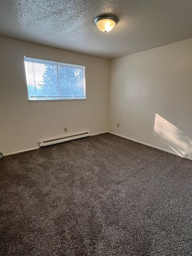 Building Photo - Spacious duplex! Carport, a/c, WASHER & DR...