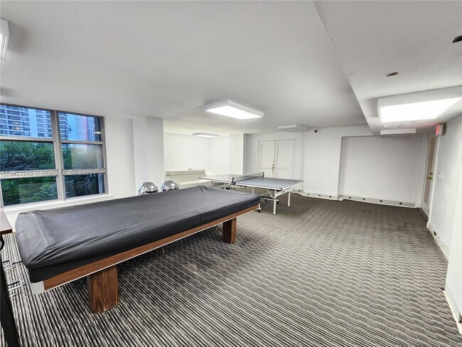 Building Photo - 3500 Mystic Pointe Dr