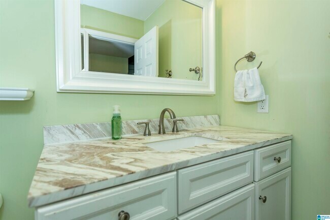 Building Photo - 327 Heath Dr