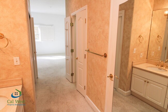 Building Photo - $5,295 - Elegant 3br / 2ba Condo in 55+ Lo...