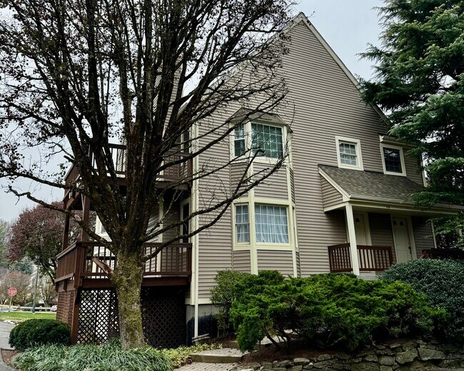 Primary Photo - 1118 Foxboro Dr