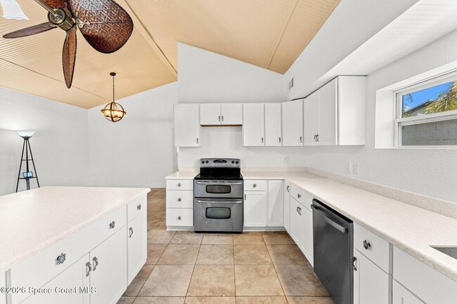 Building Photo - 1625 Hortana Dr