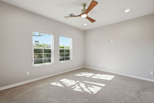 Building Photo - Modern 4 Bedroom, 3 Bathroom Home