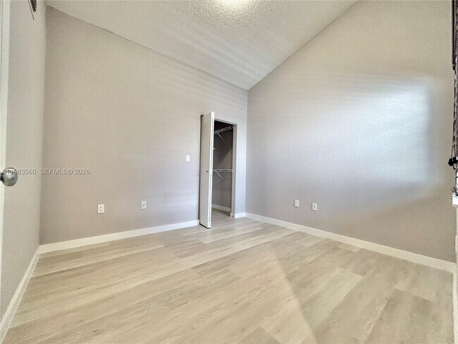 Building Photo - 2811 N Oakland Forest Dr