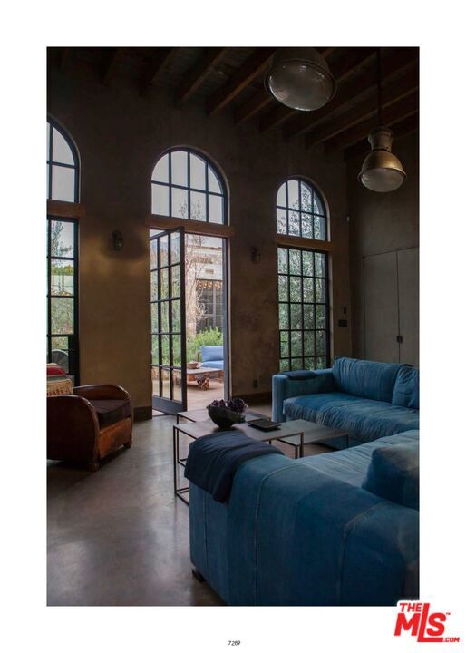 Building Photo - 1214 Palms Blvd