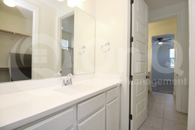 Building Photo - 4247 E Comstock Dr