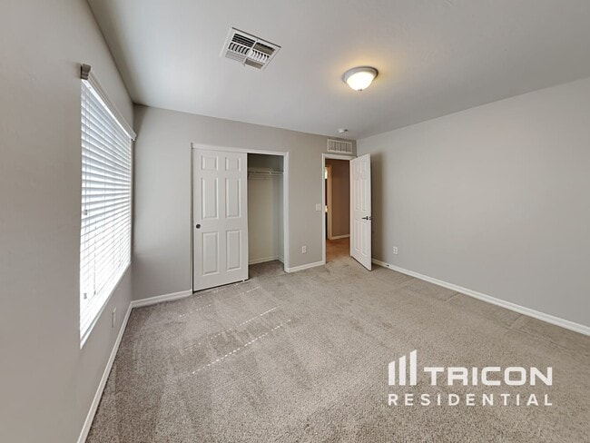 Building Photo - 42780 W Wild Horse Trail