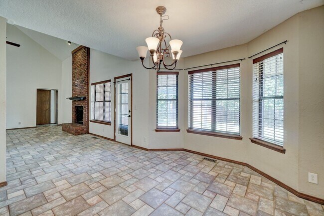 Building Photo - Comfortable Living in Edmond – 3BR with Prime Convenience