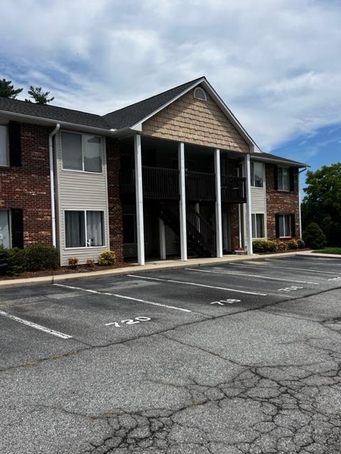 Building Photo - 718 Westbrook Ct