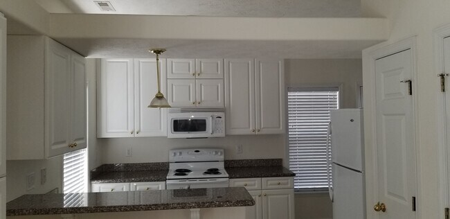 Building Photo - 300 Sea Knight Ln