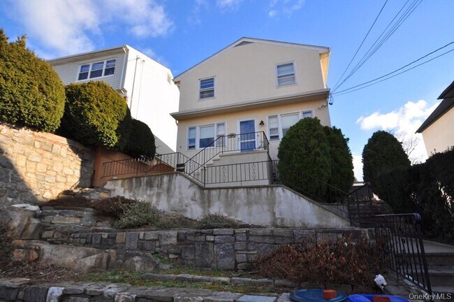 Building Photo - 34 Chestnut St
