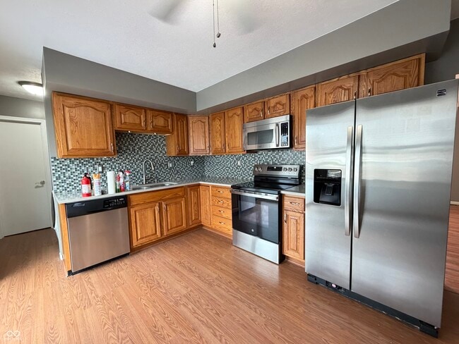 Building Photo - 911 Sunset Dr