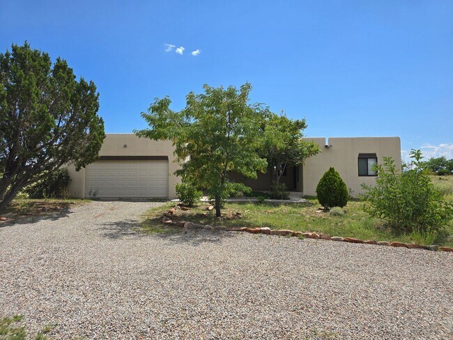 Building Photo - 19 Camerada Rd