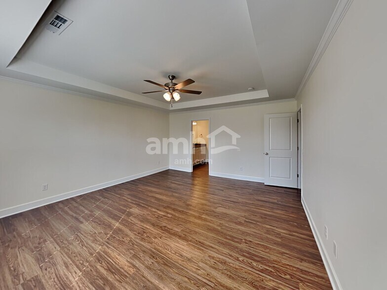 Building Photo - 3035 Esquire Dr