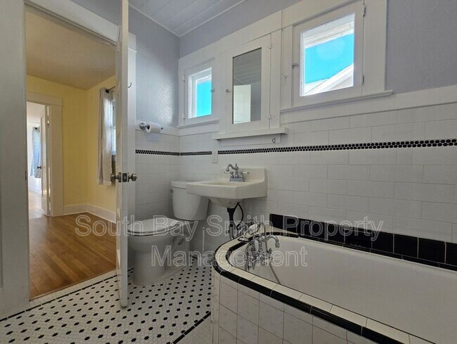 Building Photo - 223 S Guadalupe Ave