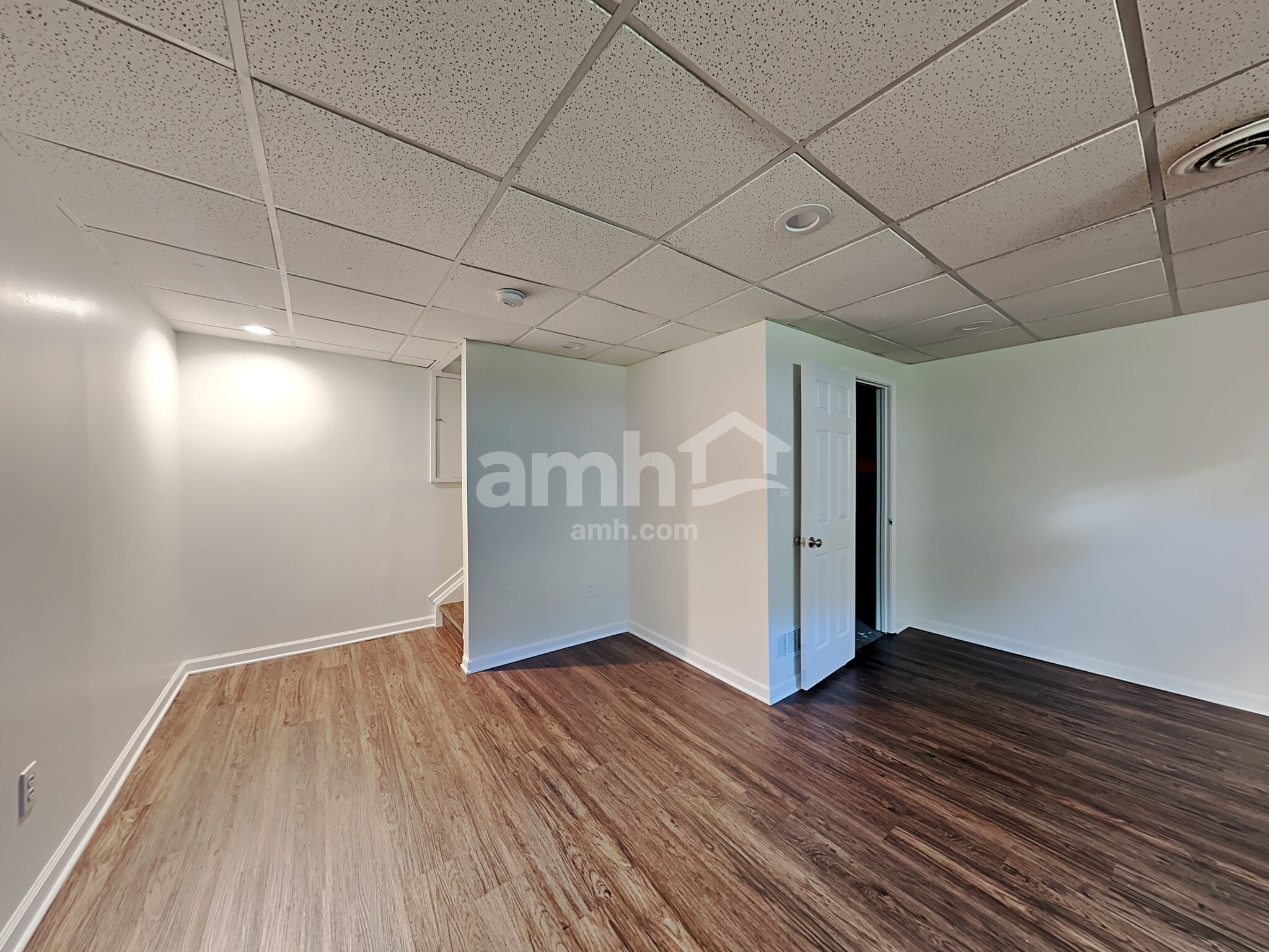 Building Photo - 7888 Edgewater Dr