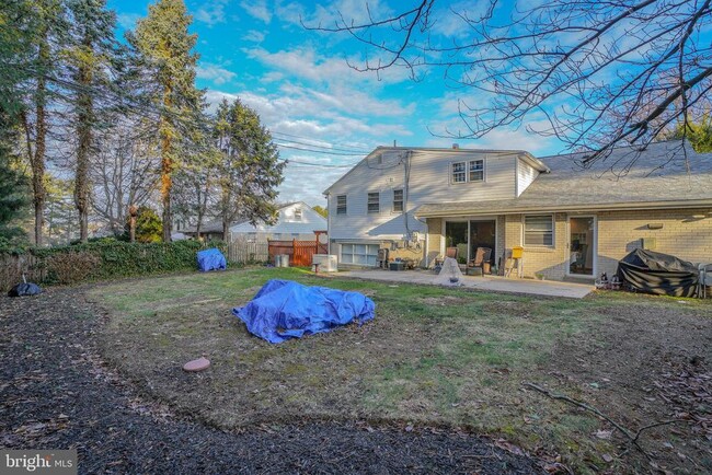 Building Photo - 245 Barclay Cir