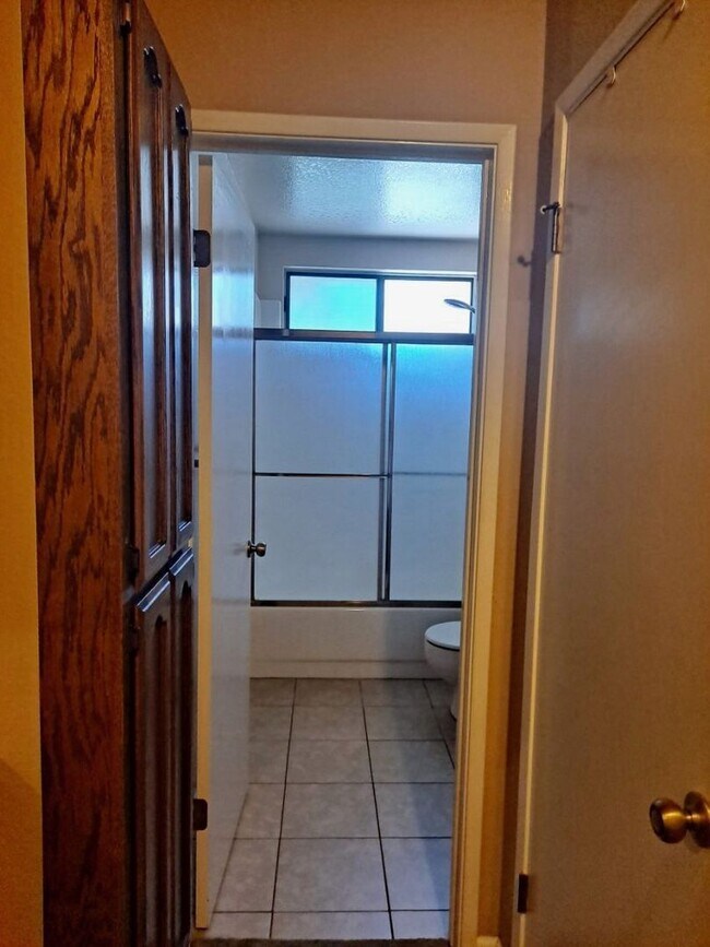 Building Photo - Charming 3 Bedroom, 2 Bath Home in a Prime Neighborhood!