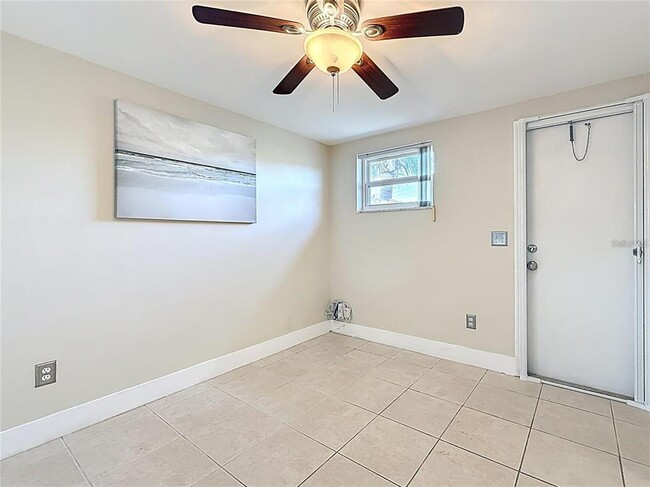 Building Photo - 2600 N Paula Dr