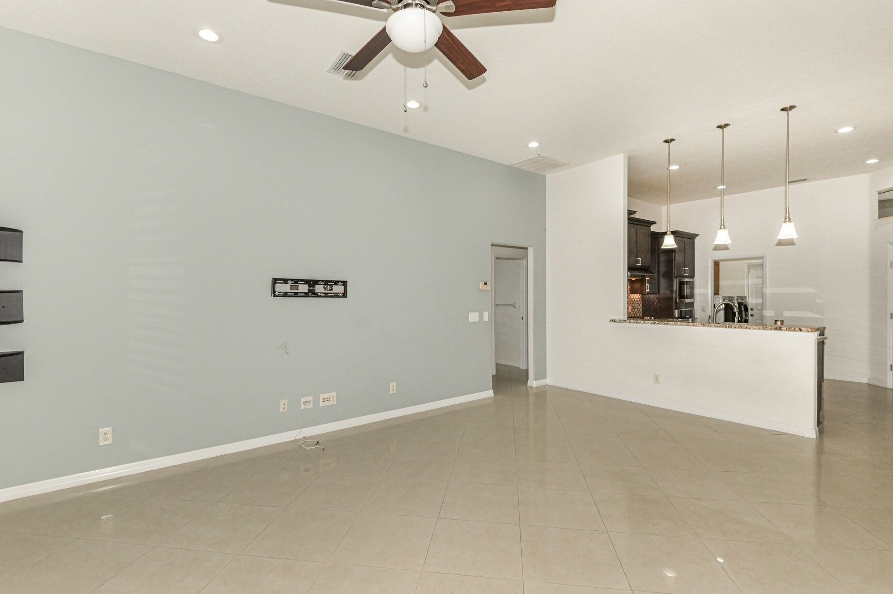 Family Room - 1896 N Ravenwood Pt