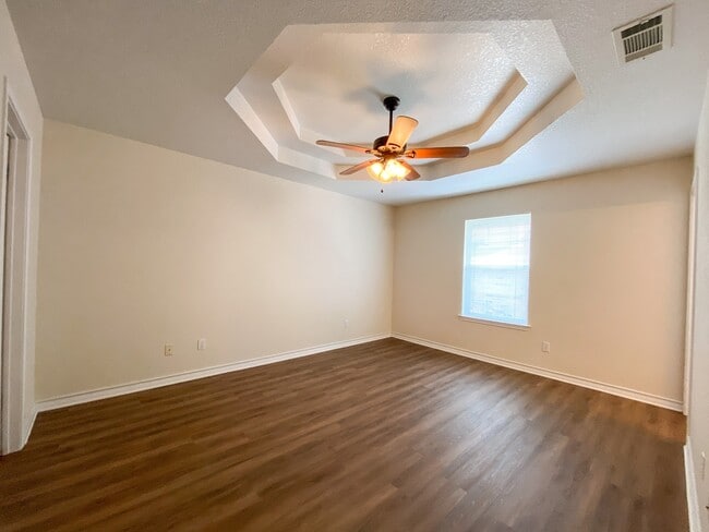 Building Photo - 1663 Lantana Cir