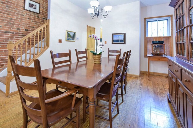 Building Photo - 1127 Independence Ave SE