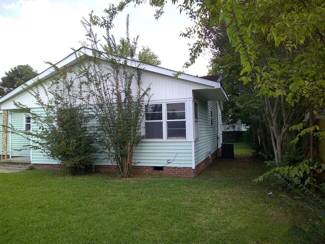 Building Photo - 408 Lumpkin Ave