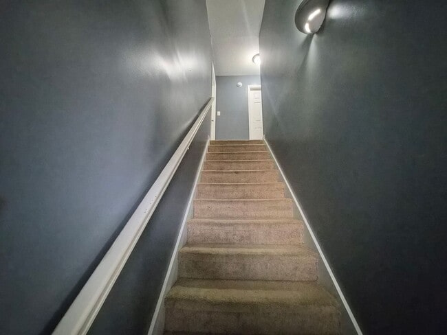 Building Photo - 305 Rack Ln