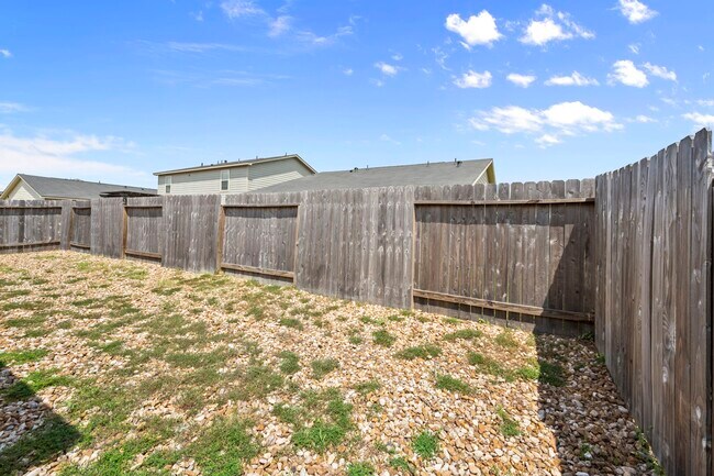 Building Photo - 15555 Taylorcrest Dr
