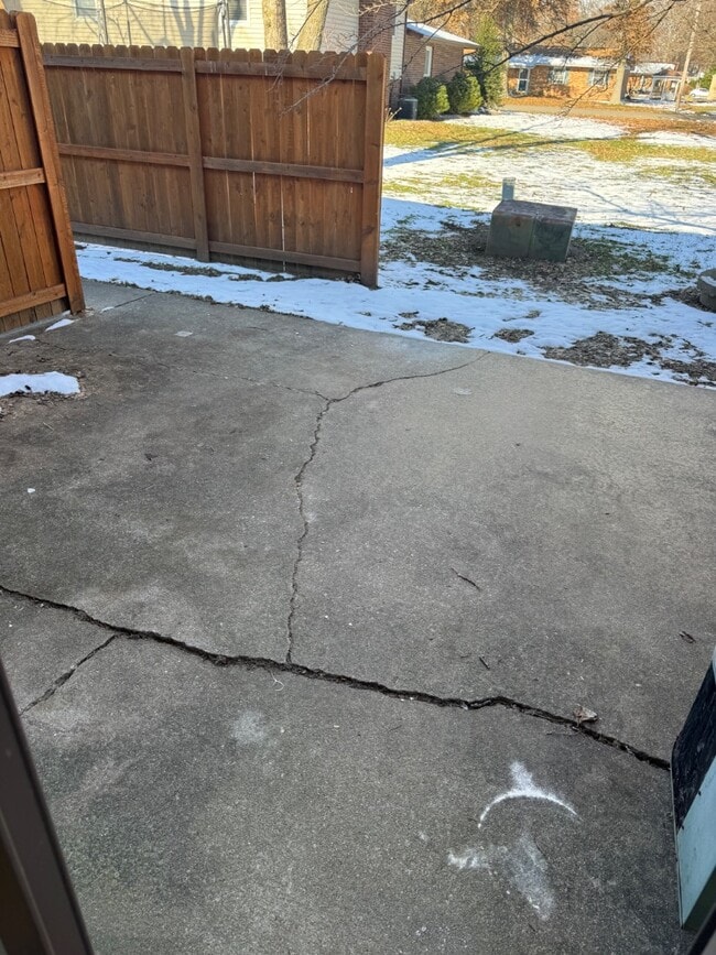 Building Photo - 185 Parkview Dr