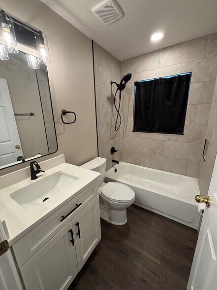 Bathroom #1 - 2302 Northern Leaf St