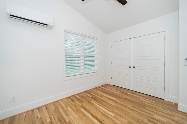 Building Photo - 1634 Crest Rd