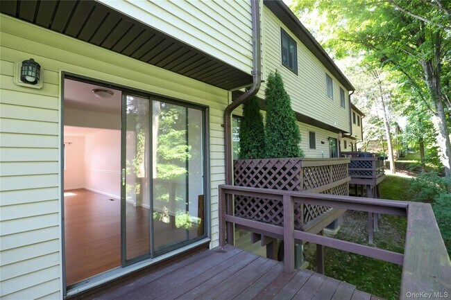 Building Photo - 259 Village Ct