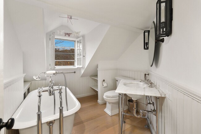 Building Photo - 45 Burying Hill Rd