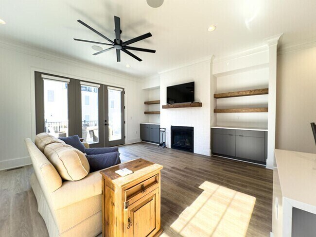 Building Photo - Gorgeous Townhome For Rent in the heart of...