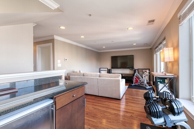 Building Photo - 903 Valencia Ct