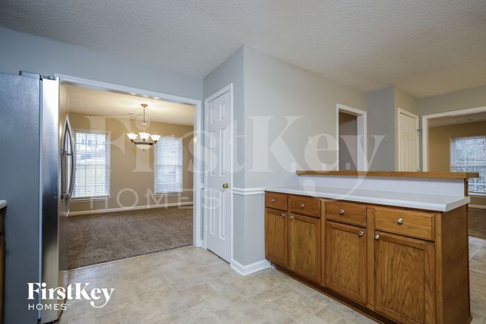 Building Photo - 120 Crestway Ct