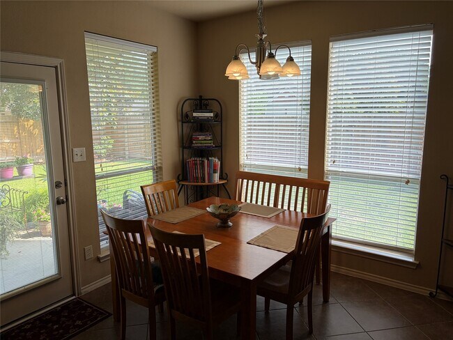 Building Photo - 2515 Silverton Bend