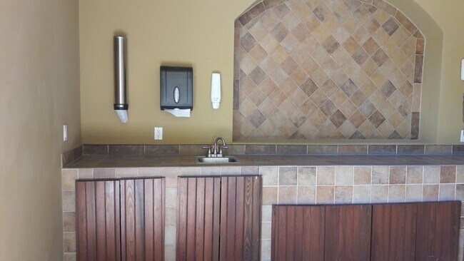 Building Photo - Annual unfurnished luxury 3/2 condo downtown Sarasota overlooking a park!